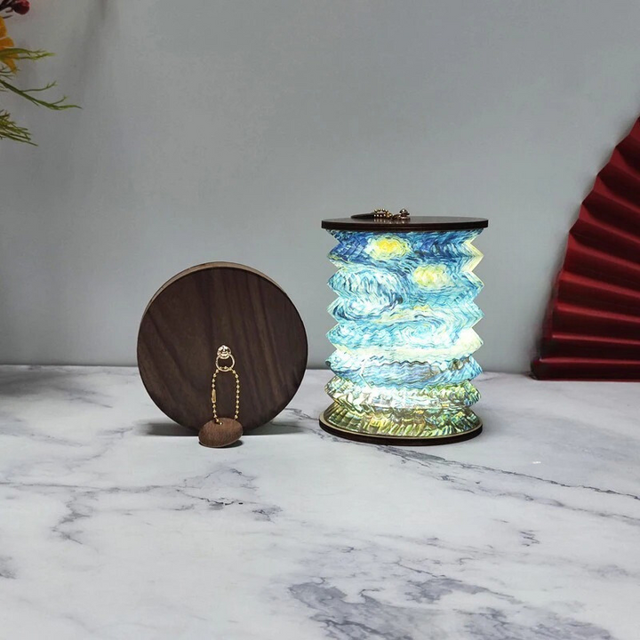Praktische, dimmbare LED Campinglampe mit faltbarem Design. Akkubetrieben für flexible & tragbare Beleuchtung.