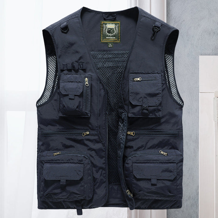 Elegante Viktor Outdoor-Weste, leicht & atmungsaktiv, für aktive Herren bei Freizeit & Reise.