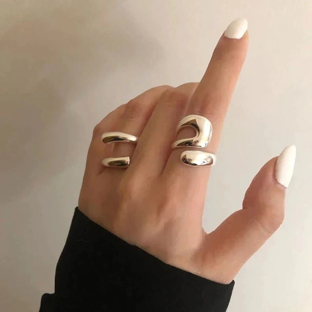 Minimalistisches Damen Ringset aus Edelstahl, verstellbar, elegant, silberfarben.