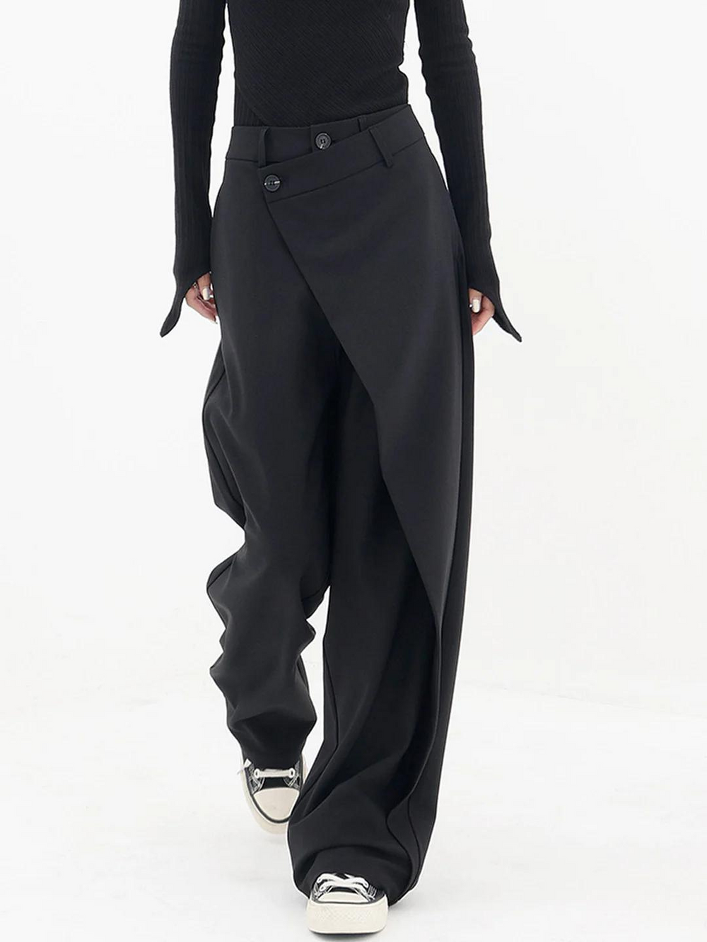 Graue weite Damenhose mit asymmetrischem Schnitt. Stilvolle Baggy Hose mit hohem Bund, ideal für Trendsetter.