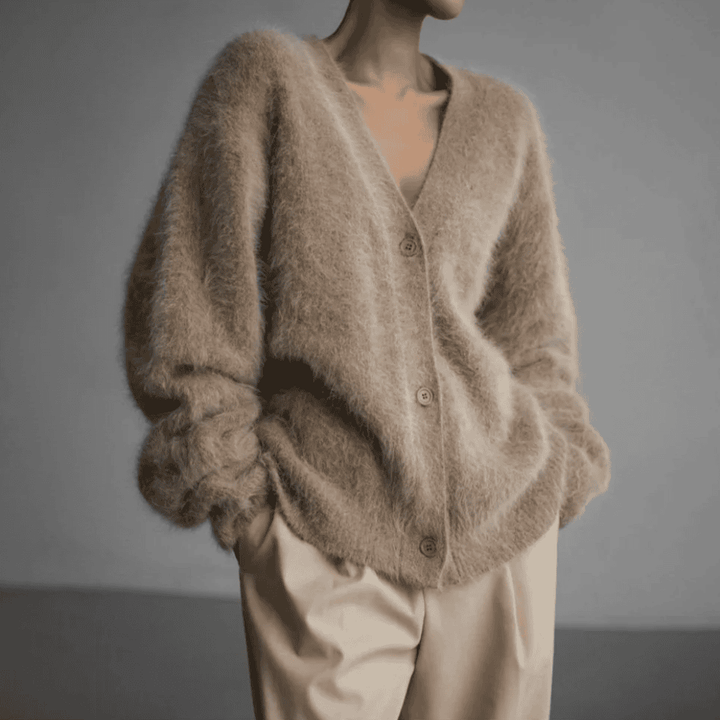 Elegante Damen Couture Strickjacke für stilvolle Auftritte. Luxuriöses Design, perfekt für Business & Freizeit.