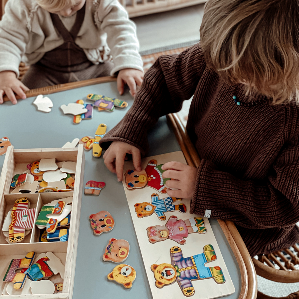 Pädagogisches Holz-Anziehpuzzle für Kinder, fördert Lernspielzeug & Kreativität durch Rollenspiel. Ideal für Kleinkinder.
