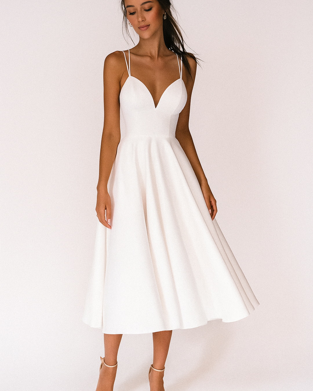 Elegantes Damen Midi Trägerkleid, perfekt für Hochzeitsgäste und festliche Anlässe, mit schmeichelhafter Silhouette.