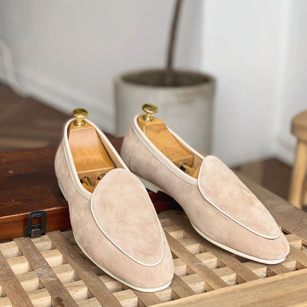 Stilvolle beige Herren Belgische Loafer aus hochwertigem Material. Perfekt für elegante Freizeit-Looks.
