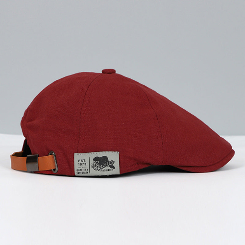 Elegante braune Herren Schiebermütze. Komfortable, verstellbare Flat Cap für stilbewusste Männer.