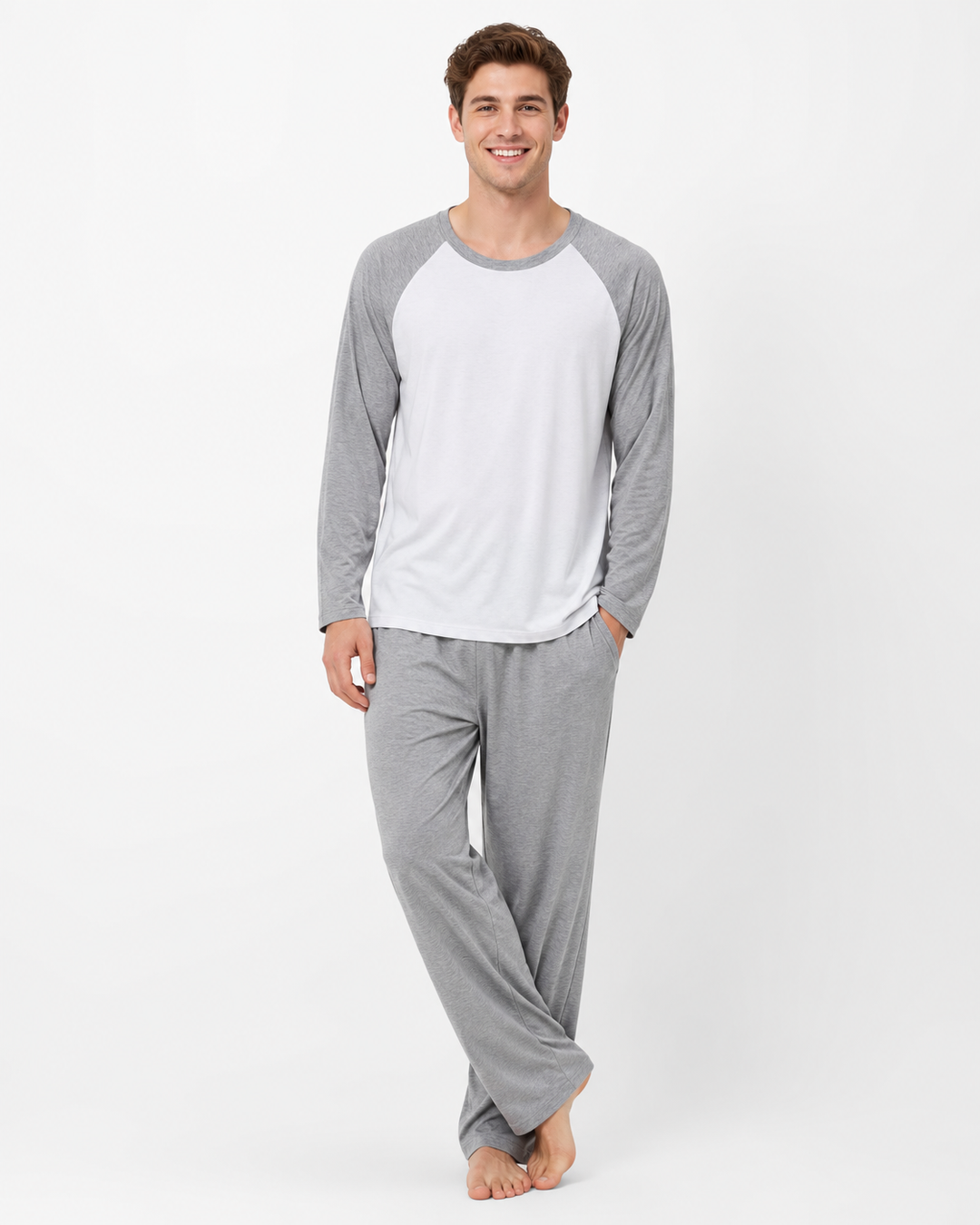 Hochwertiger Herren Modal Pyjama in stilvollem Design. Atmungsaktiver Stoff für angenehmen Tragekomfort im Frühling/Sommer.