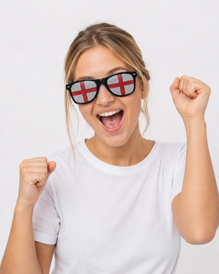 Coole schwarze Unisex Sonnenbrille im Flaggendesign, vielseitig für Sportfans, Reisen & als Freizeit-Accessoire.