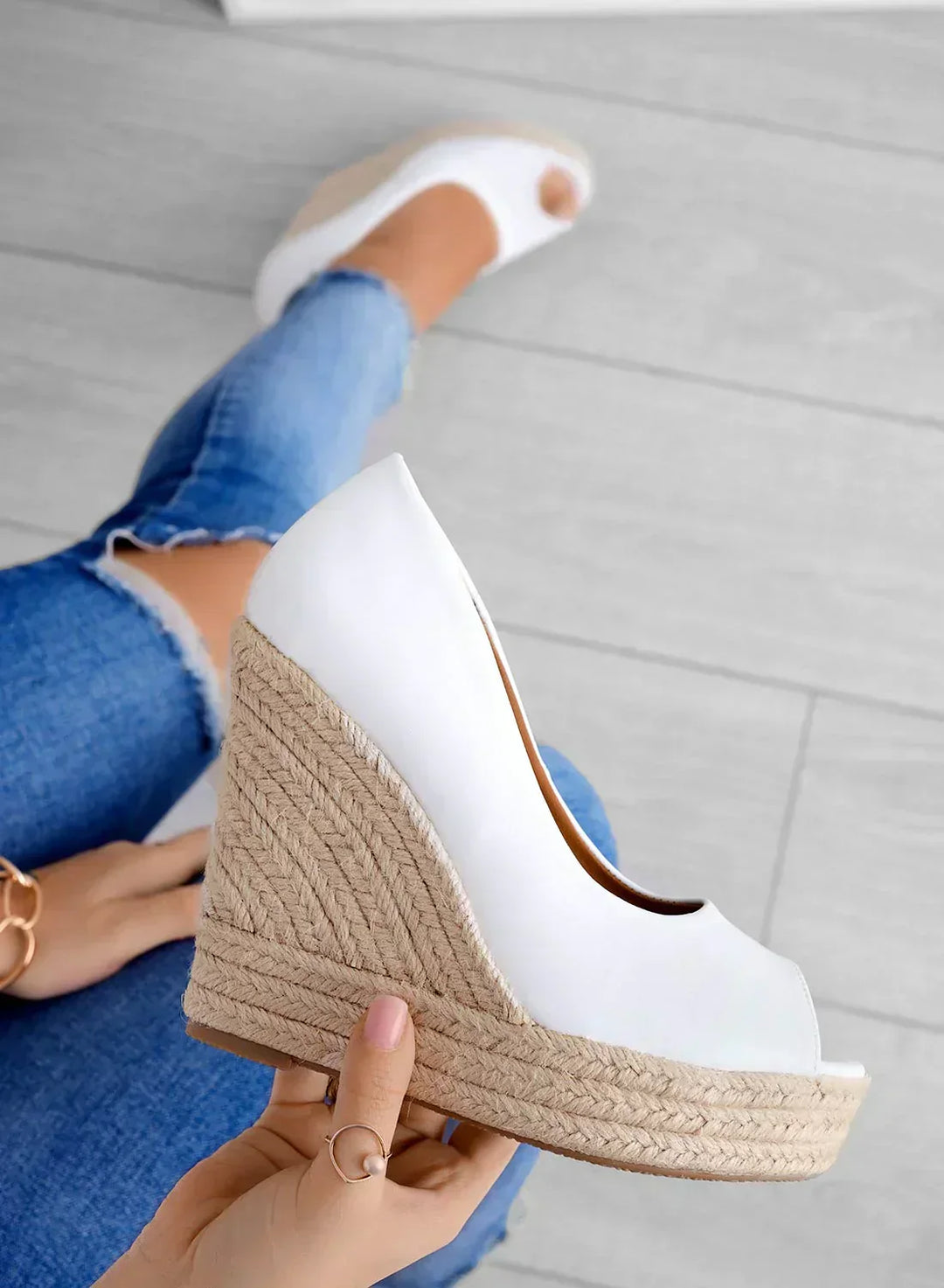 Vielseitige Damen Sandalen mit Keilabsatz als bequeme Freizeitschuhe, offene Zehen, ideal für Frühling/Sommer.