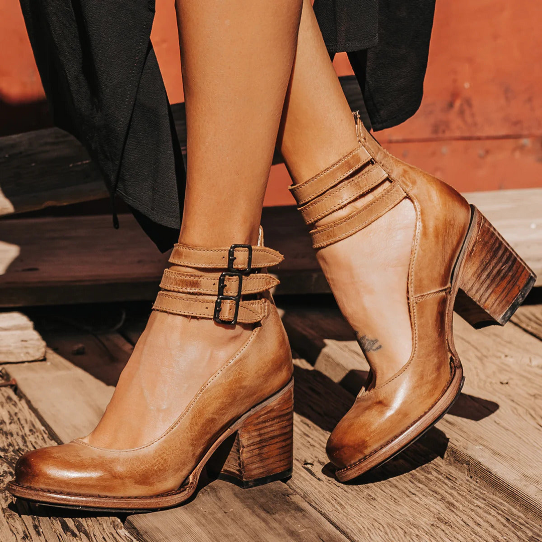 Elegante Damen Stiefel mit stabilem Blockabsatz für stilvollen Alltagskomfort. Ideal für Herbst & Winter.