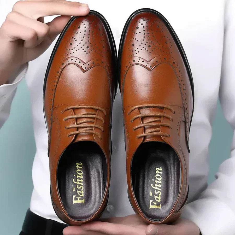 Klassische Herren-Businessschuhe mit Schnürung, bieten Stil und Komfort für Büro und festliche Anlässe.