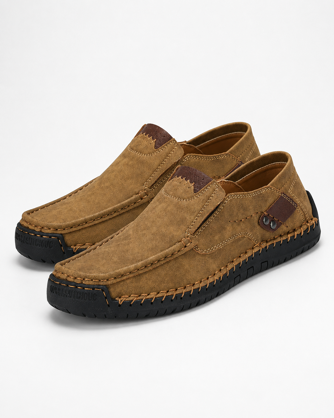 Lässige Herren Schlüpfschuhe in Braun; bequem, komfortabel und stilvoll für den Alltag.