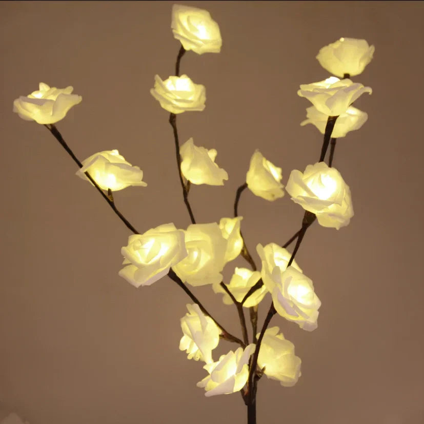 Geschenkidee: Dekorative LED-Weidenzweige als stimmungsvolles Wohnaccessoire.