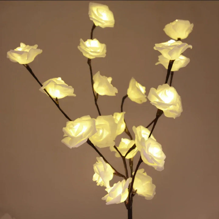 Geschenkidee: Dekorative LED-Weidenzweige als stimmungsvolles Wohnaccessoire.