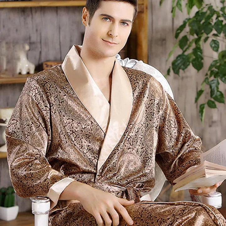 Eleganter Herren Luxus Bademantel für entspannte Stunden. Komfortabel & stilvoll.