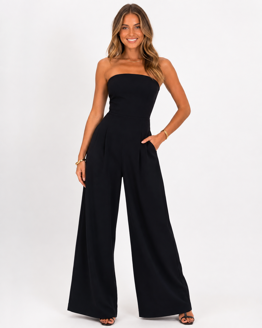 Eleganter Damen Jumpsuit, rückenfrei, mit weitem Bein. Perfekt für Party & Abendmode.