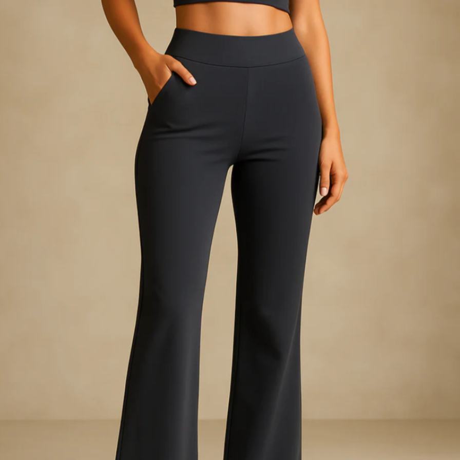 Schwarze Damen Stretchhose im Slim Fit. Moderne Bürohose mit dehnbarem Bund und praktischen Seitentaschen.