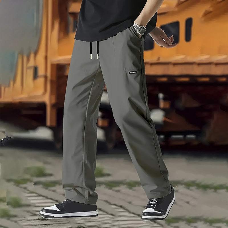 Stilvolle Herren Freizeithose mit geradem Schnitt, vielseitig für Streetwear und Alltag, locker.