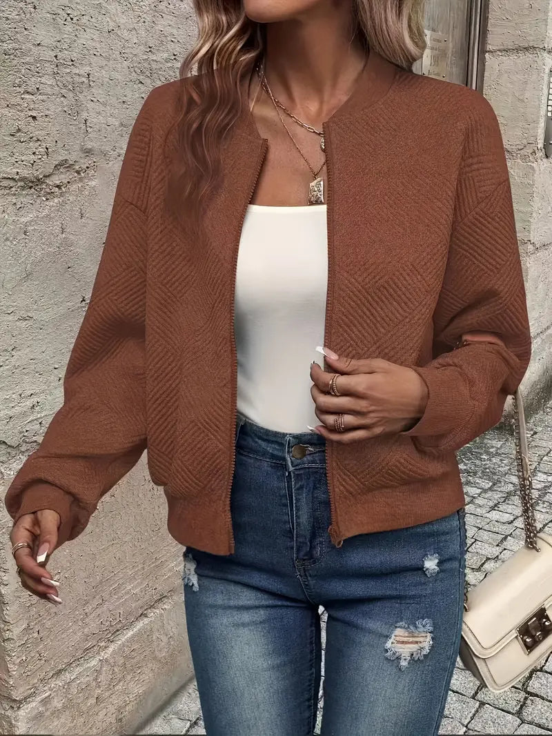 Praktische Damen Strickjacke mit Reißverschluss, strukturiertes Design. Ideal für den Schichtenlook.