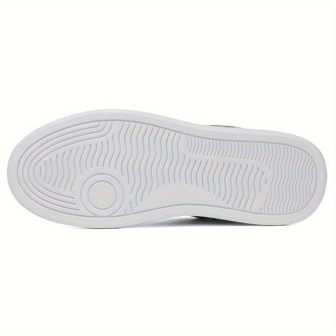 Luxuriöse Damenschuhe: Glitzernde Plateau Sneaker, bequem für Party und Freizeit. Funkelnde Damenschuhe.