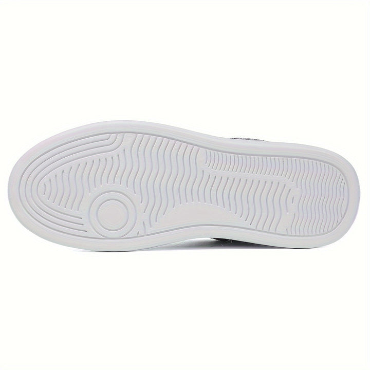 Luxuriöse Damenschuhe: Glitzernde Plateau Sneaker, bequem für Party und Freizeit. Funkelnde Damenschuhe.