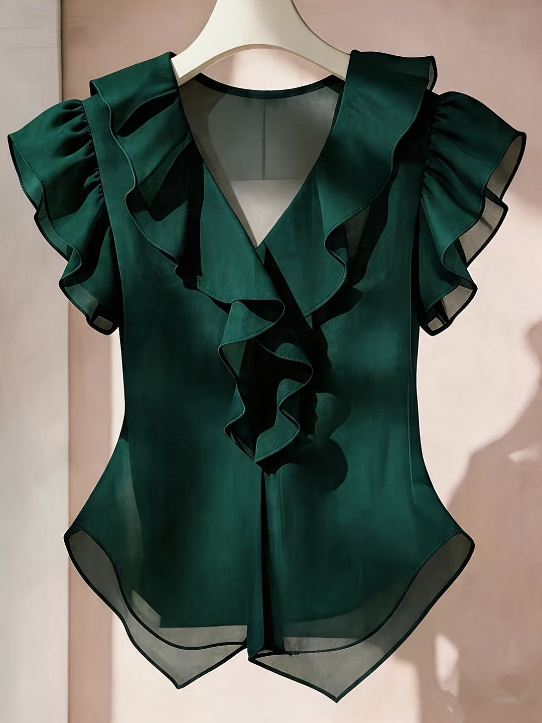 Blaue Damen Rüschenbluse, leichter Stoff, V-Ausschnitt, Volantärmel, für den Sommer.