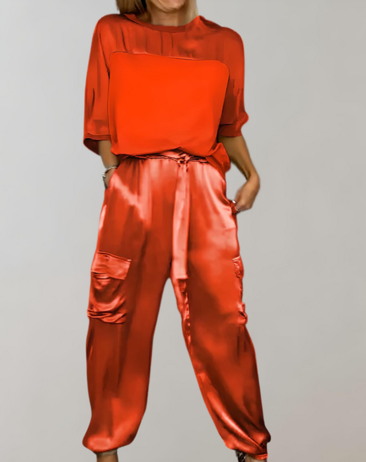 Elegante Damen Hose mit passendem 3/4-Ärmel Oberteil. Ein vielseitiges 2-teiliges Set für viele Anlässe.
