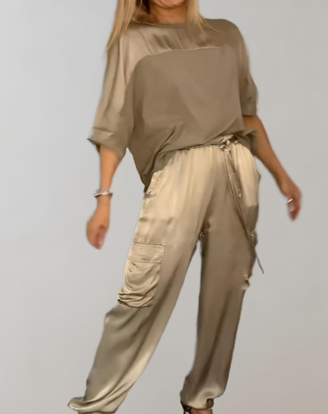 Damen 2-teiliges Set: 3/4-Ärmel Oberteil & passende Hose. Elegant & bequem für Alltag und besondere Anlässe.