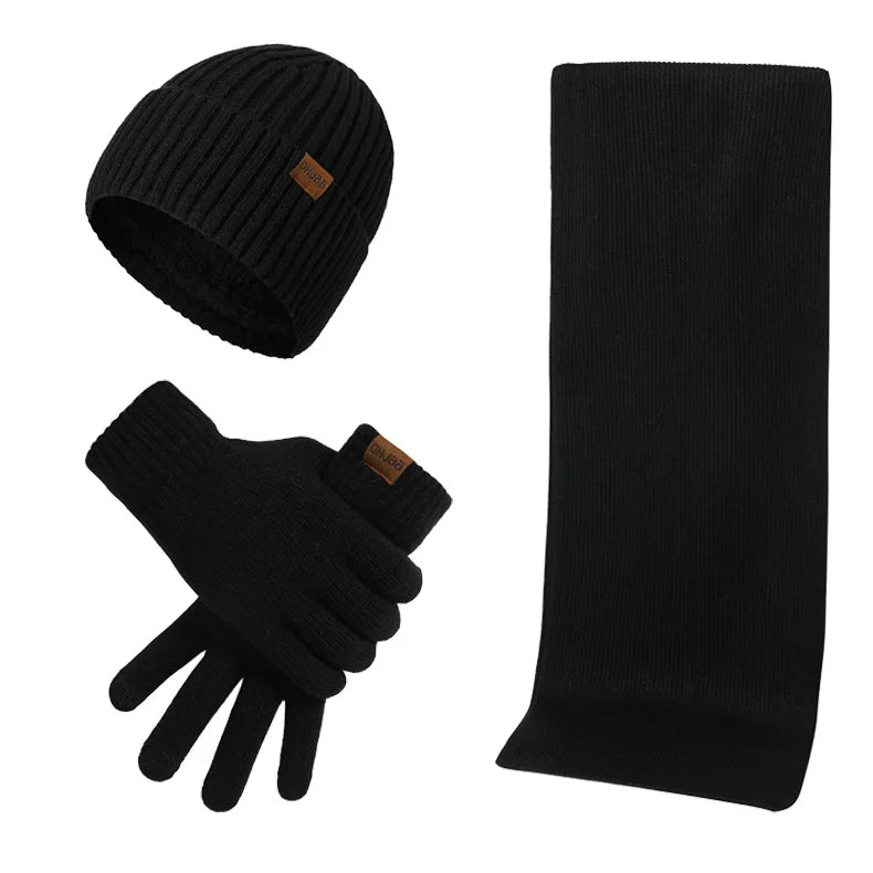 Kuscheliges Herren Winterset mit Mütze, Schal und Handschuhen. Hält warm & komfortabel bei Kälte.