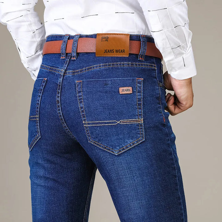 Bequeme Straight Fit Herrenjeans aus Stretch-Denim für entspannte Tage.