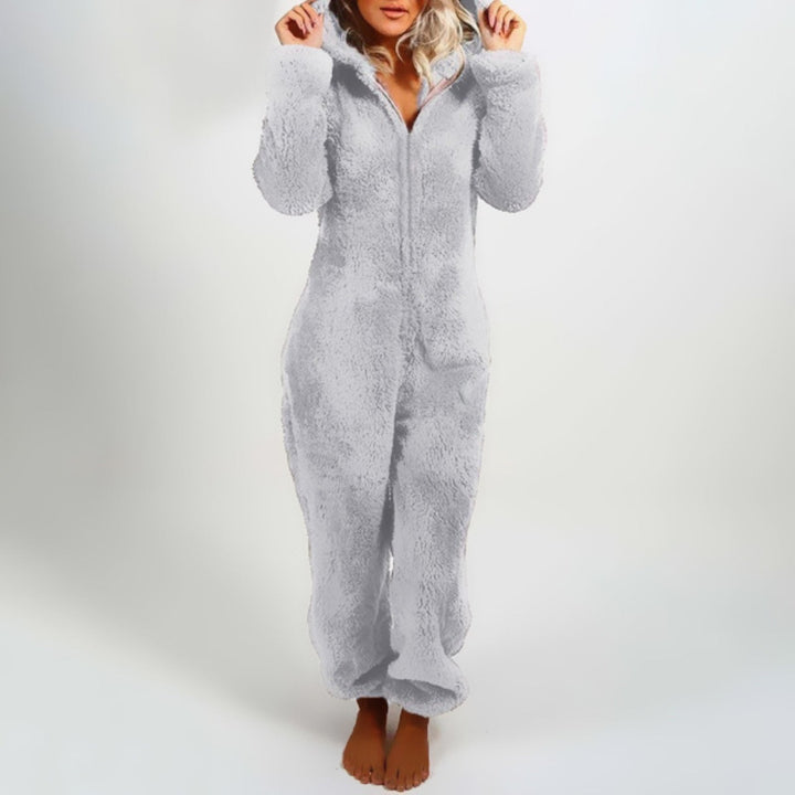 Gemütlicher Damen Plüsch-Overall mit Reißverschluss, Kapuze & Bündchen, ideal als Loungewear oder warmer Pyjama.