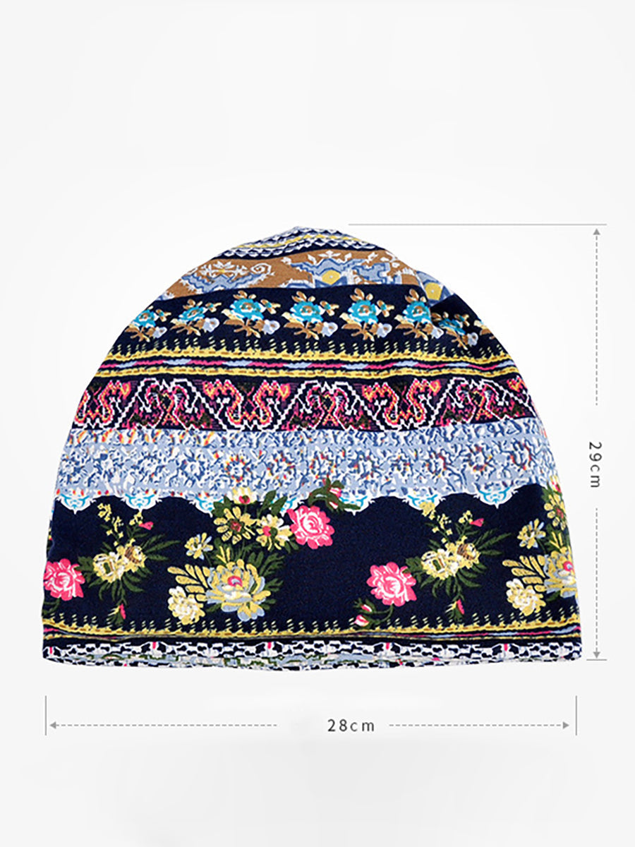Komfortable Damen Beanie mit floralem Muster, stylisches Accessoire für jeden Tag.