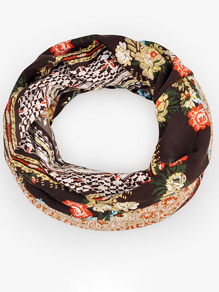 Trendige Damen Beanie Mütze mit Blumenprint, modisches Must-have und stylische Kopfbedeckung.