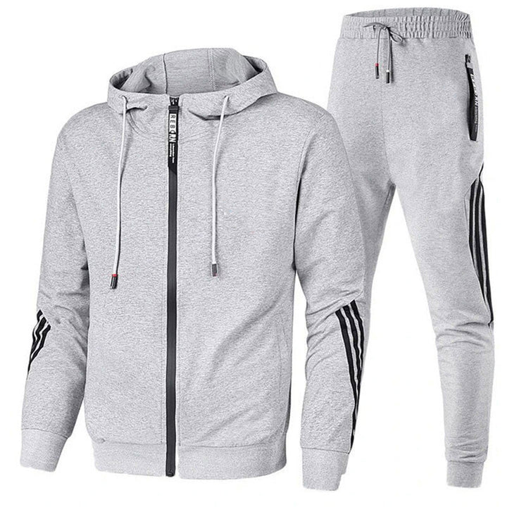 Hochwertiger Herren Jogginganzug aus weichem Material; perfektes Set für Sport, Freizeit und entspannte Stunden.