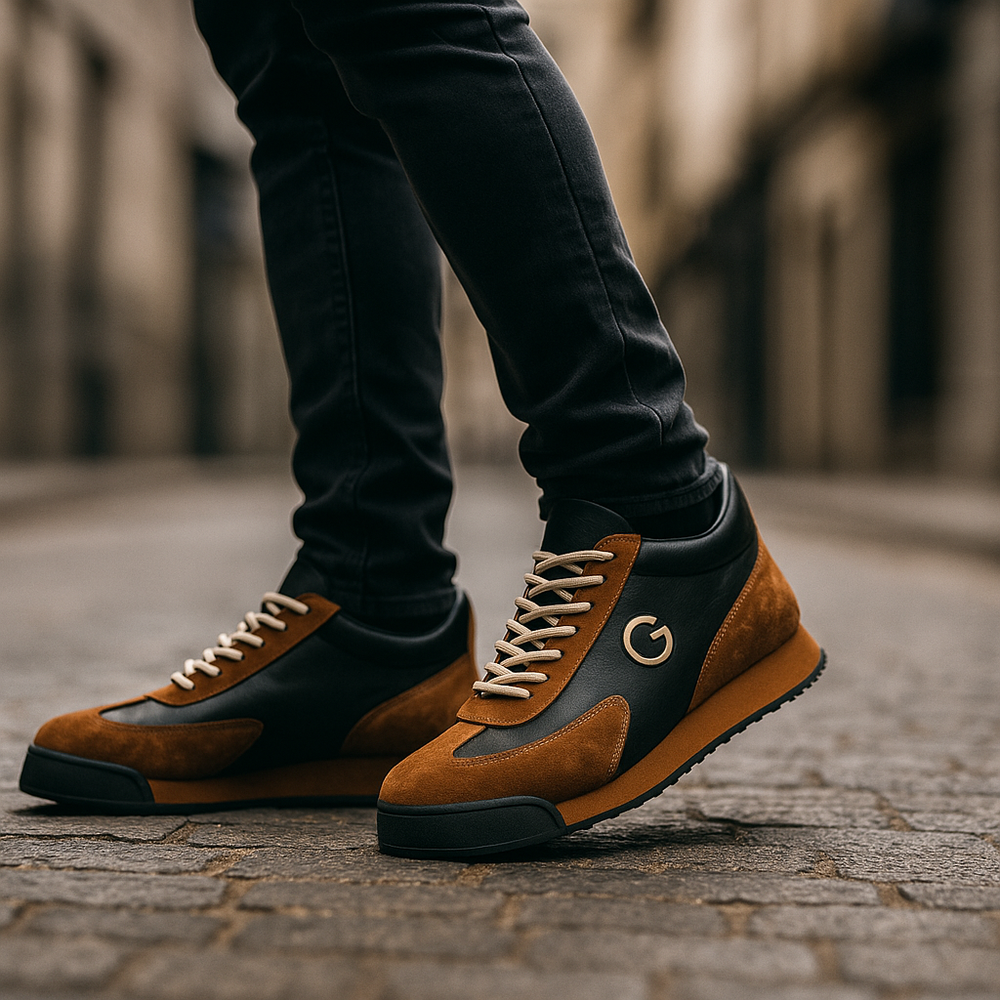 Seitliche Ansicht der Herren Sneaker mit griffiger Sohle. Lässige Alltagsschuhe für Herrenmode.