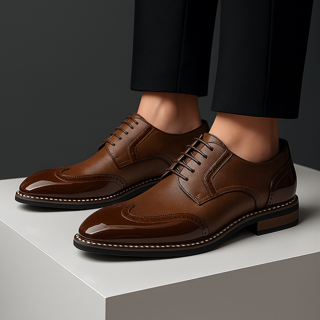 Detailansicht der feinen Brogue-Perforationen auf klassischen Herren Wingtip Schnürschuhen.