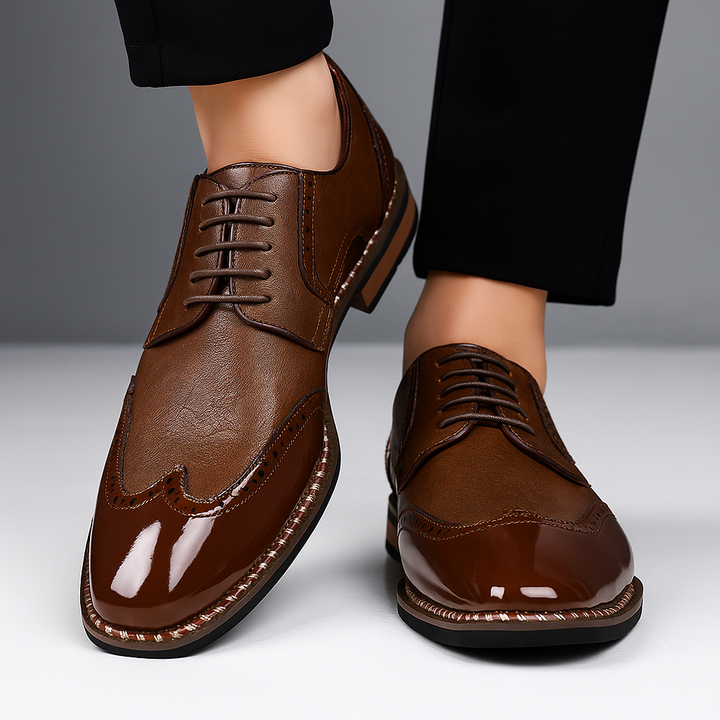 Elegante Herren Wingtip Businessschuhe mit Brogue-Muster, ideal für Anzüge und Abendmode.