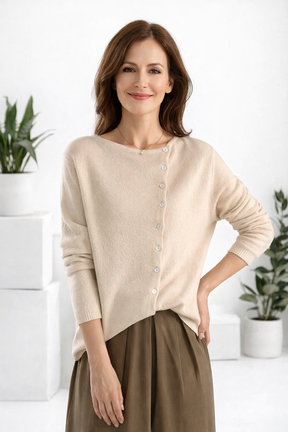 Stilvolle Damen Strickjacke, leicht & komfortabel, als Langarm-Cardigan. Perfekt für Bürokleidung & entspannte Freizeit.
