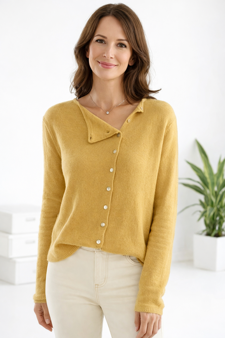 Vielseitige Damen Strickjacke mit Langarm, elegant und leicht. Optimal für moderne Büro-Looks oder legere Freizeitmode.