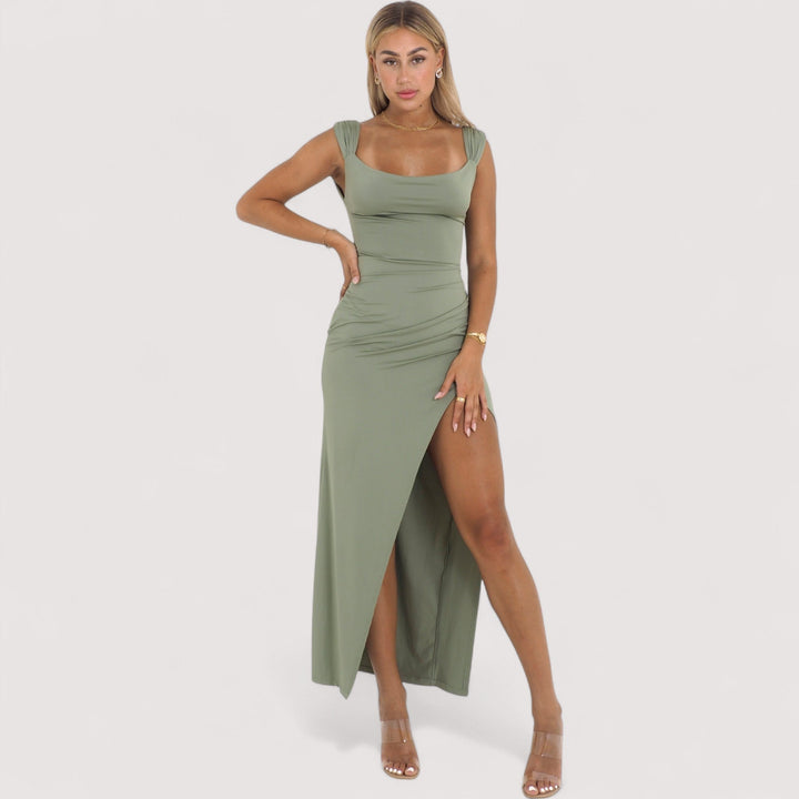 Leichtes grünes Damen Sommer Maxikleid mit Schlitz. Perfekt als Freizeit- oder Urlaubskleid für warme Tage.