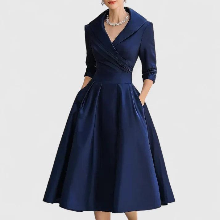 Bequemes Damen Wickelkleid, knielang, mit V-Ausschnitt. Vielseitiges Midikleid perfekt als Freizeit- oder Abendkleid.