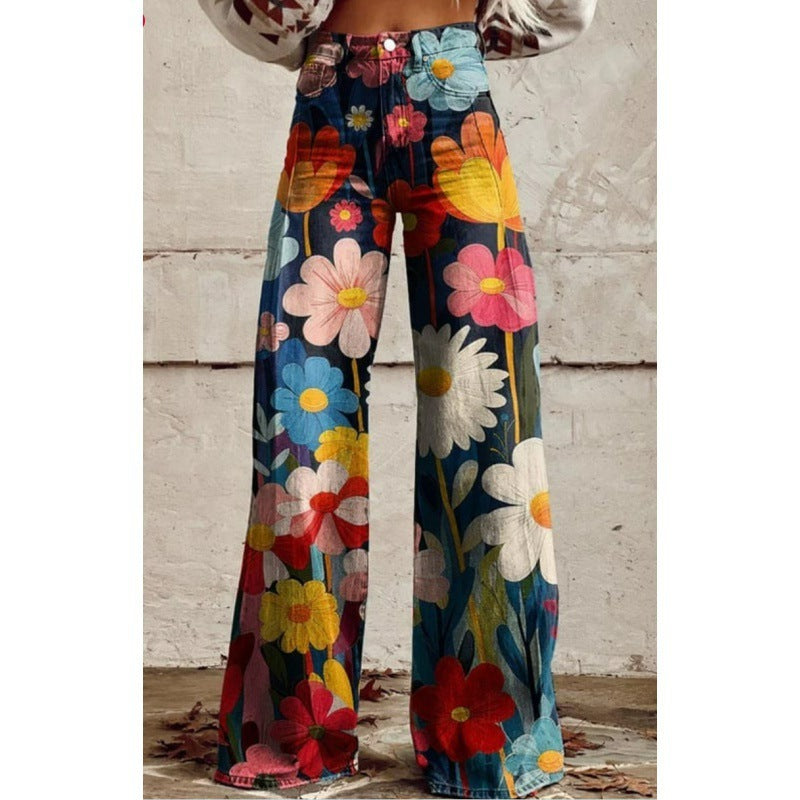Fließende Damen Schlaghose mit weitem Bein und lebhaftem Retro Blumenmuster.