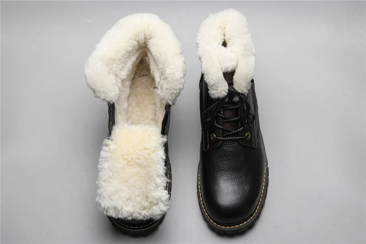 Moderne Herren Winterstiefel, mit hohem Schaft für zusätzlichen Schutz.