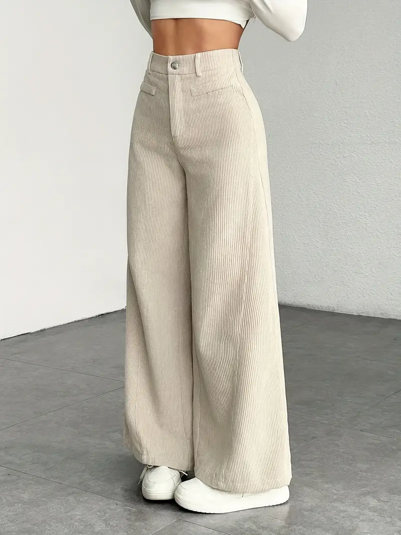 Damenhose mit hoher Taille und weitem Bein in modernem Schnitt, ideal für elegante Frühlings- & Herbst-Looks.
