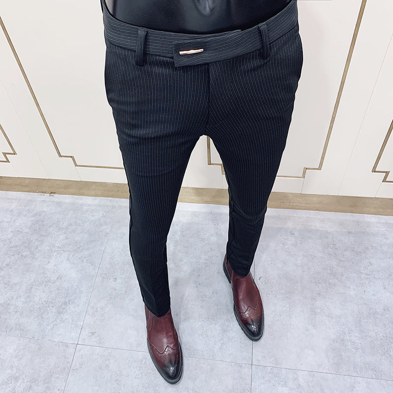 Professionelle Herren Anzughose mit Nadelstreifen, Slim Fit. Elegante Businesshose für einen makellosen Büro-Look.
