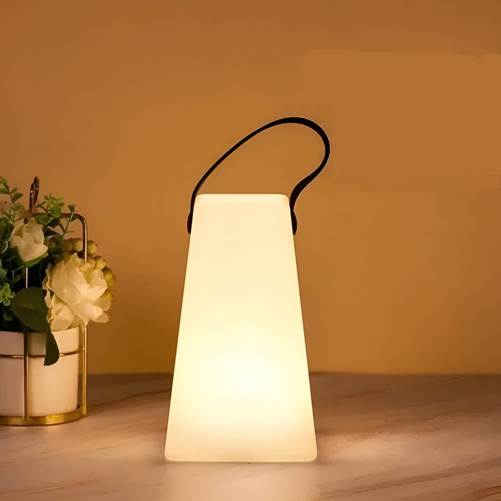 Elegante wasserdichte LED Gartenlampe & Terrassenlampe, kabellos & tragbar.