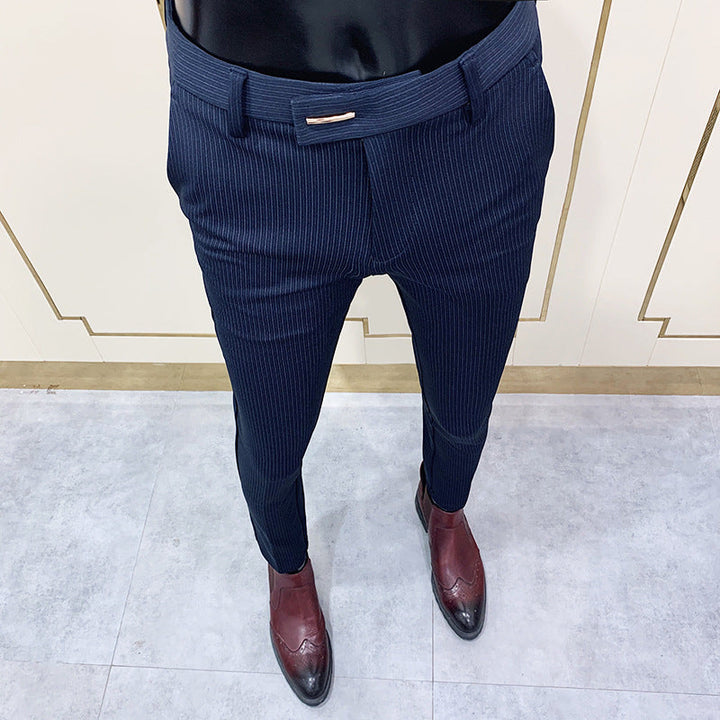 Schicke Herren Anzughose Nadelstreifen Slim Fit. Perfekte Businesshose für ein elegantes Büro-Outfit & formelle Events.