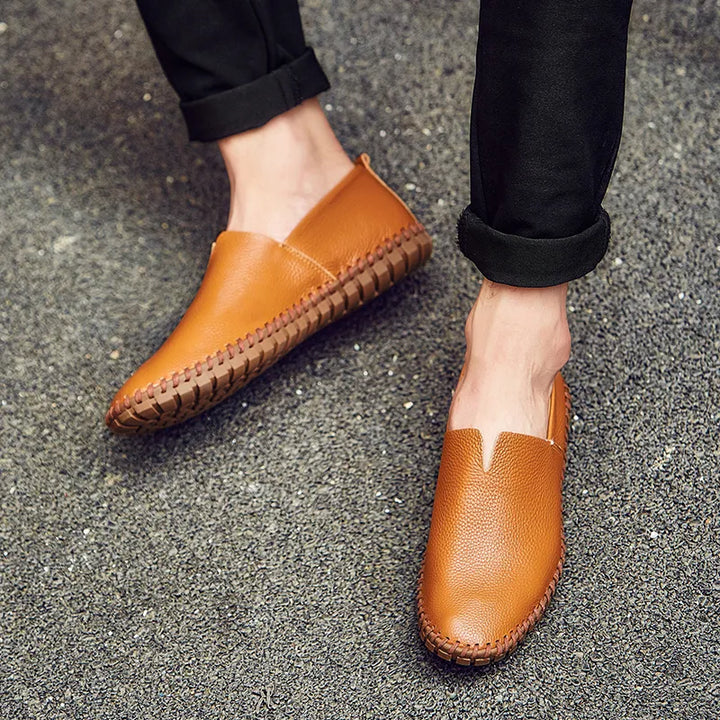 Bequeme Herren Slip-On Freizeitschuhe mit weichem Einstieg & sicherem Halt. Robuste Alltagsschuhe mit flexibler Gummisohle.