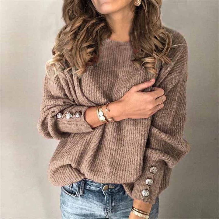 Stilvoller Damen-Freizeitpullover mit langen Ärmeln und dekorativen Knöpfen.