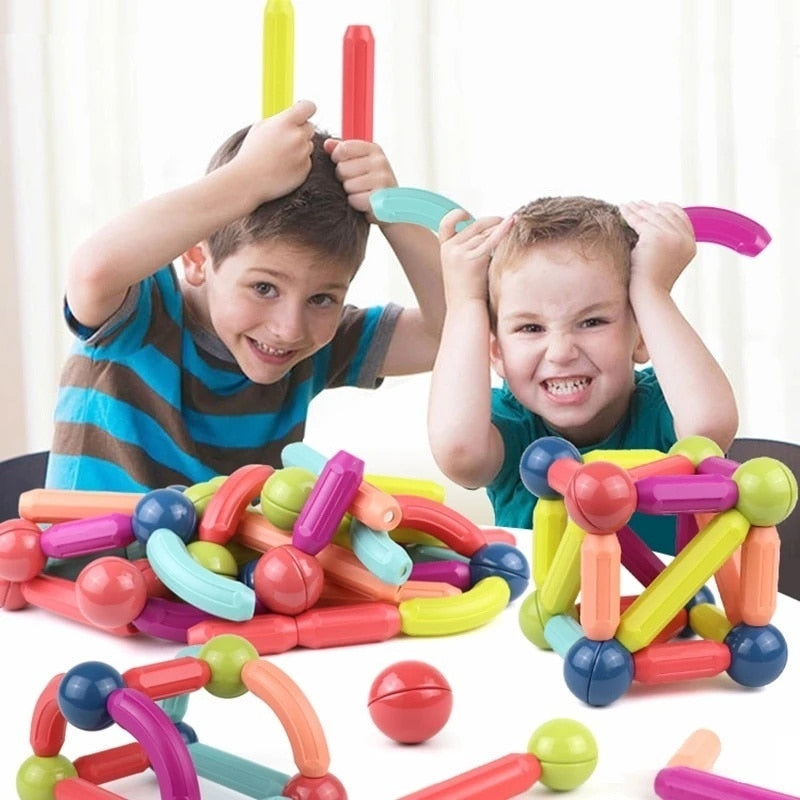 Magnetische Bausteine Set MagnaMaster für Kinder, fördert Kreativität und Lernspaß, bunt und vielfältig.