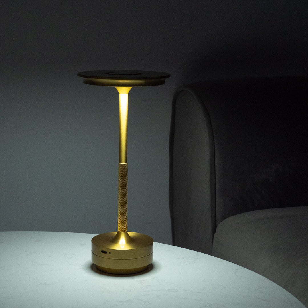 Dekorative kabellose Tischlampe aus Metall, LED, dimmbar, zur Schaffung einzigartiger Innenbeleuchtung.